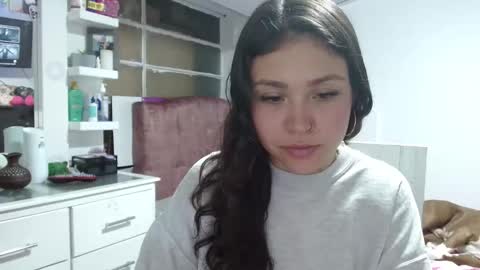 Lola  online show from October 2025 03:12:02 AM