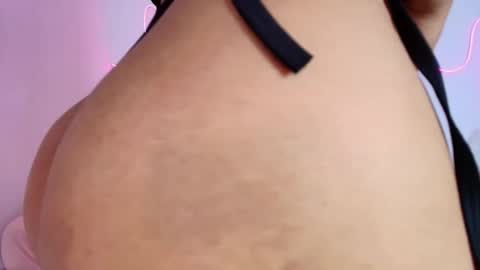 lola_lustrum online show from April 2026 06:15:01 PM