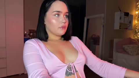 lola_razee online show from June 2026 12:19:01 AM