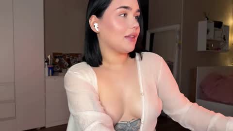 lola_razee online show from July 2026 11:00:01 PM