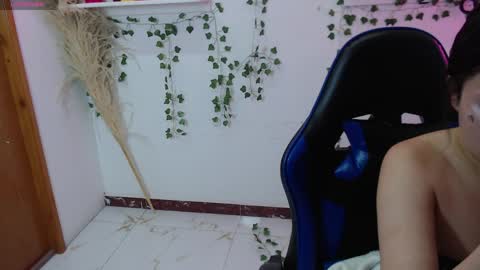 Snapshot of lola_star_ chatting on May 2026 01:28:01 PM Lola online show from May 2026 01:28:01 PM