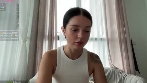 Lola online show from December 2025 04:10:01 AM