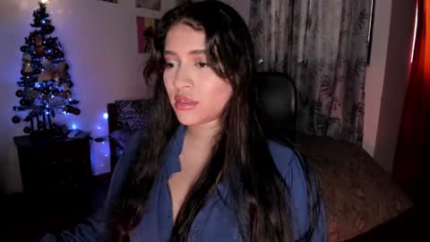 lolaasmith_21 online show from December 2024 10:00:01 PM