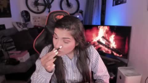 lolaasmith_21 online show from April 2026 08:57:01 PM