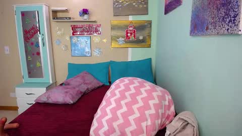 Snapshot of lolabrouse__ chatting on December 2024 07:22:01 PM Lola online show from December 2024 07:22:01 PM