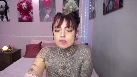 Snapshot of lolabrouse__ chatting on September 2025 05:16:02 PM Lola online show from September 2025 05:16:02 PM