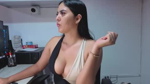 lolalola_12 online show from January 2026 12:05:01 AM