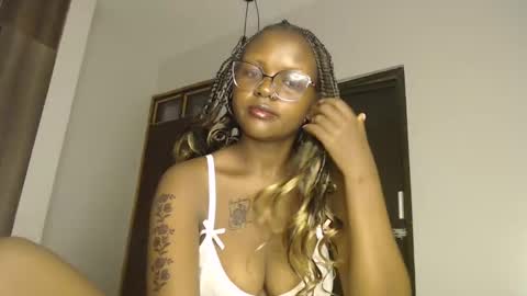 Snapshot of lolamia7 chatting on March 2025 04:13:01 AM lolamia7 online show from March 2025 04:13:01 AM