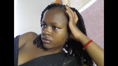 Snapshot of lolamia7 chatting on November 2025 05:28:02 AM lolamia7 online show from November 2025 05:28:02 AM