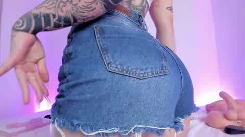 Lola online show from February 2025 07:42:01 PM