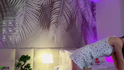 Lola online show from November 2025 02:02:01 AM