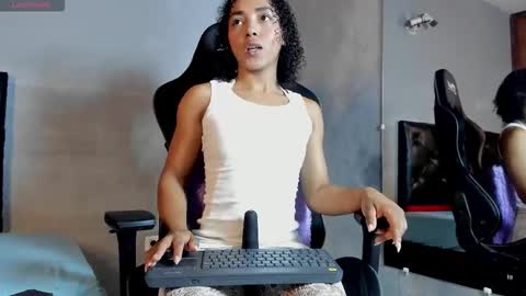 Snapshot of lolareyes1 chatting on February 2026 02:15:02 PM lolareyes1 online show from February 2026 02:15:02 PM