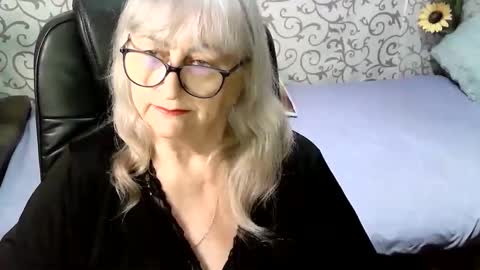 LolkaAlyss online show from November 2025 08:21:01 PM