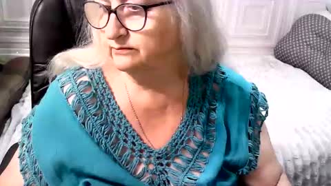 Snapshot of lolkaalyss chatting on June 2026 06:58:01 AM LolkaAlyss online show from June 2026 06:58:01 AM