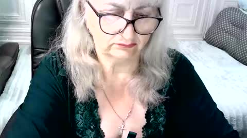 Snapshot of lolkaalyss chatting on June 2026 06:25:01 AM LolkaAlyss online show from June 2026 06:25:01 AM