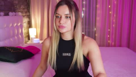 Snapshot of lollidoli__ chatting on January 2025 05:50:01 PM Victoria online show from January 2025 05:50:01 PM