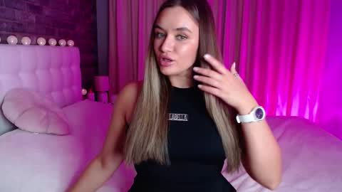 Victoria online show from November 2025 04:53:01 PM