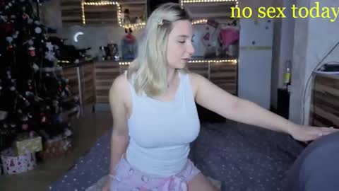 lollove24 online show from December 2025 03:30:02 PM