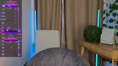 Snapshot of lolly_pump chatting on September 2025 12:51:01 PM Mona online show from September 2025 12:51:01 PM