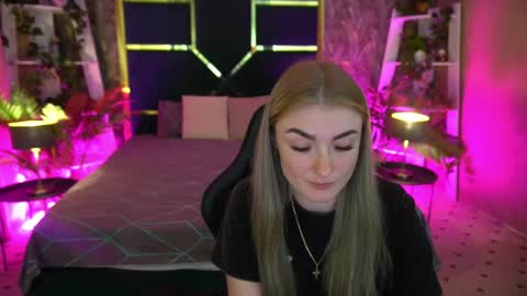 Loli online show from May 2026 01:27:01 PM