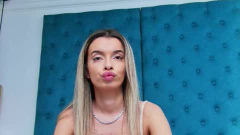 Lolly. online show from November 2025 07:18:01 PM