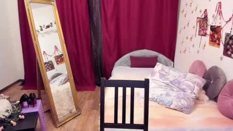 LoloMercier online show from January 2025 08:34:02 PM