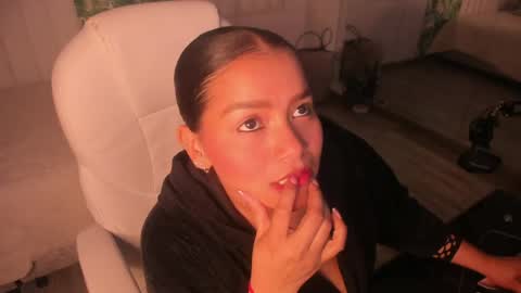 Snapshot of loly_marce chatting on April 2026 08:43:01 PM loly_marce online show from April 2026 08:43:01 PM