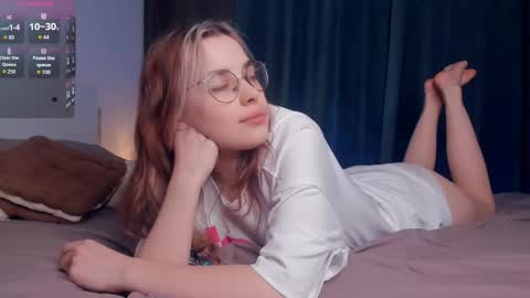 Snapshot of lonagass chatting on November 2025 06:43:02 PM Lona online show from November 2025 06:43:02 PM