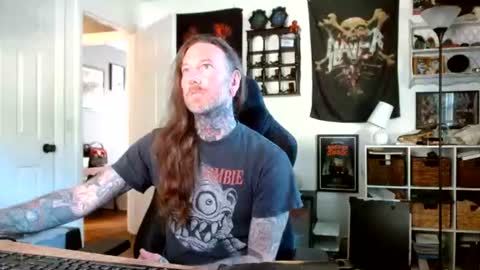 Snapshot of longhair0121 chatting on July 2026 09:13:01 PM longhair0121 online show from July 2026 09:13:01 PM