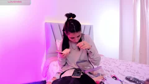 Loly online show from October 2025 06:53:01 PM