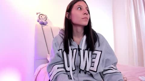 Loly online show from December 2025 03:29:01 PM