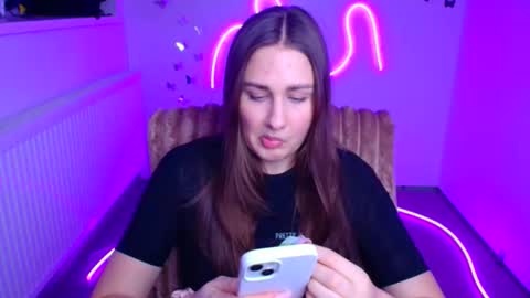 Lora online show from February 2026 12:36:01 PM