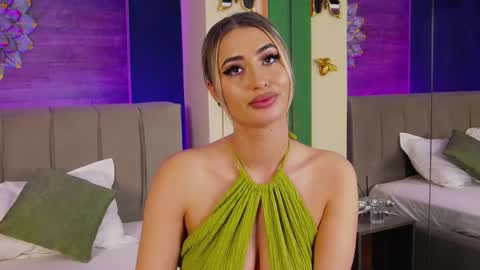 Lora online show from November 2025 11:40:02 PM