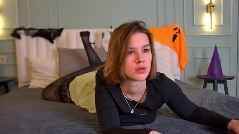 Lora online show from October 2025 04:20:02 PM