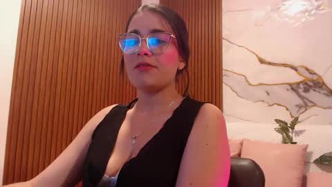 Loren online show from April 2026 03:20:01 AM