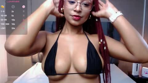 Snapshot of lorena_vieira_ chatting on December 2024 09:31:02 PM Lorena Vieira  online show from December 2024 09:31:02 PM