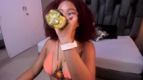 Snapshot of lorena_vieira_ chatting on January 2025 07:49:01 PM Lorena Vieira  online show from January 2025 07:49:01 PM