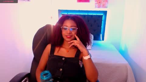Snapshot of lorena_vieira_ chatting on January 2025 06:53:02 PM Lorena Vieira  online show from January 2025 06:53:02 PM