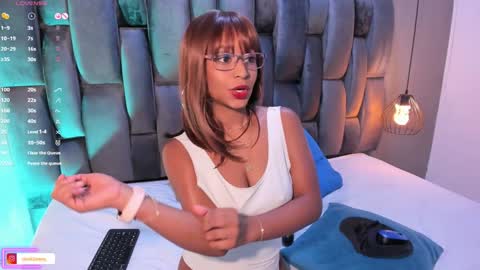 Snapshot of lorena_vieira_ chatting on January 2025 10:19:01 PM Lorena Vieira  online show from January 2025 10:19:01 PM
