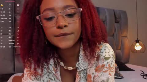 Snapshot of lorena_vieira_ chatting on February 2025 08:31:01 PM Lorena Vieira  online show from February 2025 08:31:01 PM