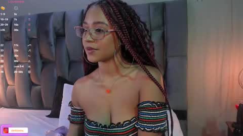 Snapshot of lorena_vieira_ chatting on February 2025 07:58:02 PM Lorena Vieira  online show from February 2025 07:58:02 PM