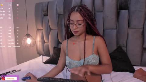 Snapshot of lorena_vieira_ chatting on February 2025 10:53:01 PM Lorena Vieira  online show from February 2025 10:53:01 PM