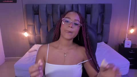Snapshot of lorena_vieira_ chatting on February 2025 05:58:01 PM Lorena Vieira  online show from February 2025 05:58:01 PM
