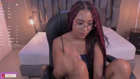 Snapshot of lorena_vieira_ chatting on March 2025 11:31:01 PM Lorena Vieira  online show from March 2025 11:31:01 PM