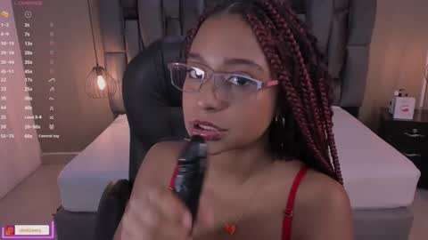 Snapshot of lorena_vieira_ chatting on March 2025 05:08:02 PM Lorena Vieira  online show from March 2025 05:08:02 PM
