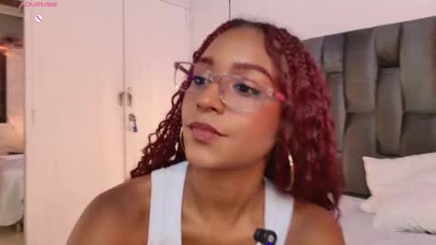 Snapshot of lorena_vieira_ chatting on September 2025 08:23:01 PM Lorena Vieira  online show from September 2025 08:23:01 PM