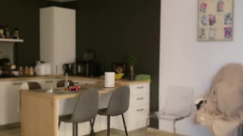 Amelia online show from September 2025 07:06:02 PM