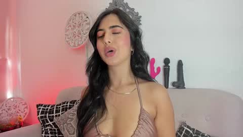 L O R E N online show from January 2025 05:02:02 PM