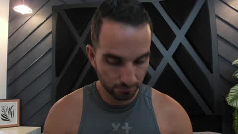  L O R E N Z O  Thumbs Up help  online show from January 2025 08:26:02 PM