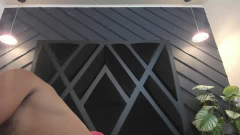  L O R E N Z O  Thumbs Up help  online show from January 2025 11:29:01 PM